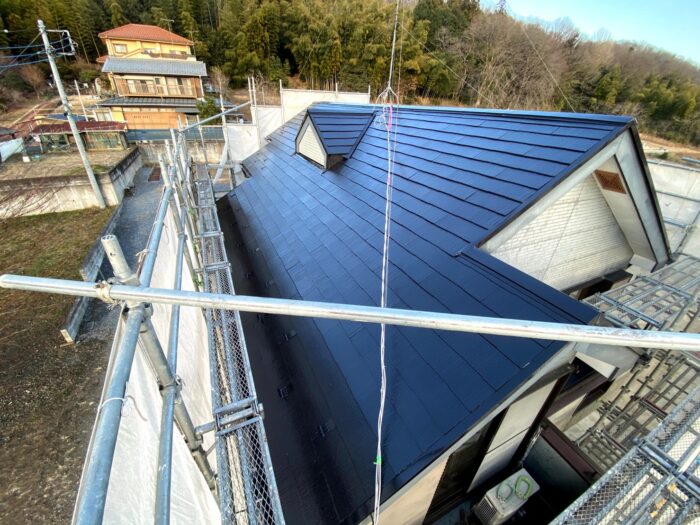 痩せた屋根が蘇る、下塗塗料ベスコロフィラーHG